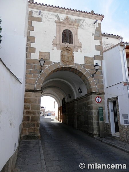 Muralla abaluartada de Alcántara