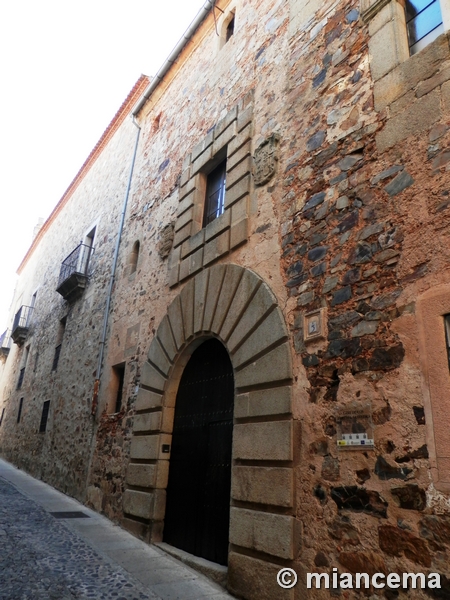 Casa de los Paredes Saavedra