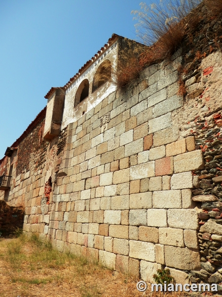 Palacio fortificado de los Duques de Alba