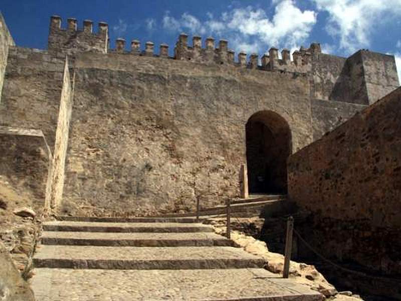 Castillo de Guzmán el Bueno