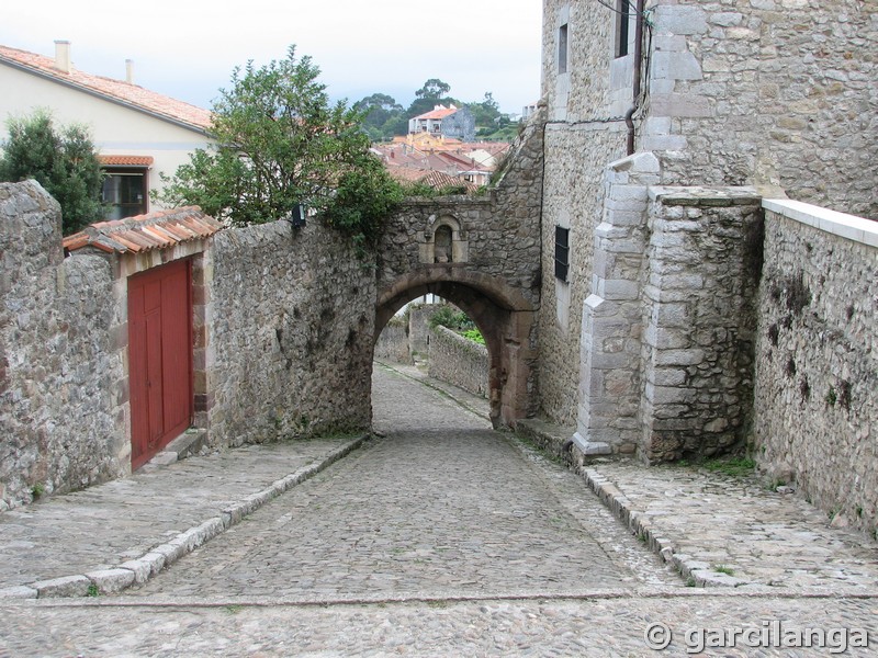 Muralla urbana de San Vicente de la Barquera