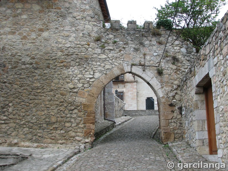 Muralla urbana de San Vicente de la Barquera