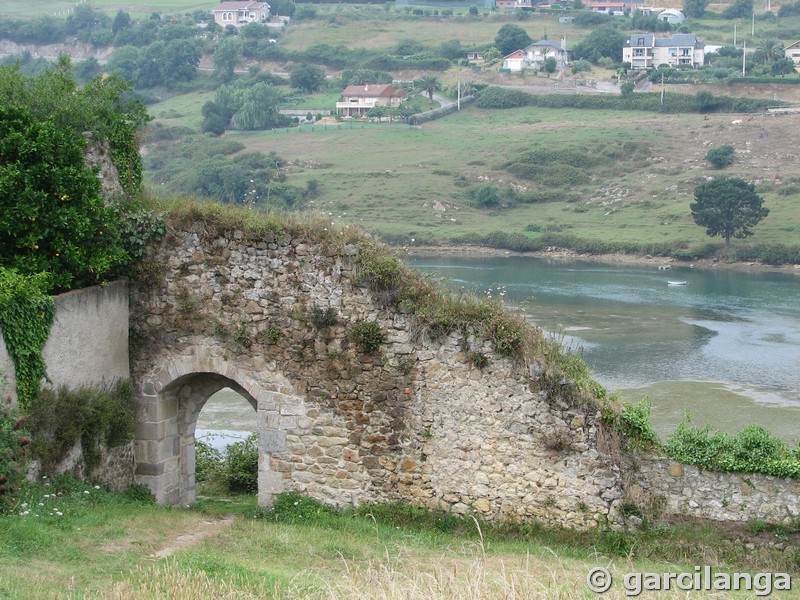 Muralla urbana de San Vicente de la Barquera