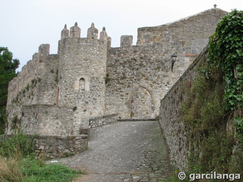 Muralla urbana de San Vicente de la Barquera