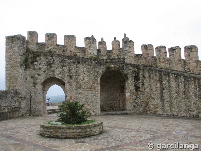 Muralla urbana de San Vicente de la Barquera