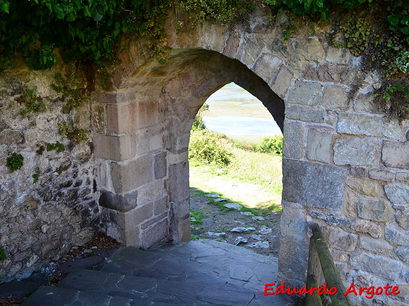 Muralla urbana de San Vicente de la Barquera