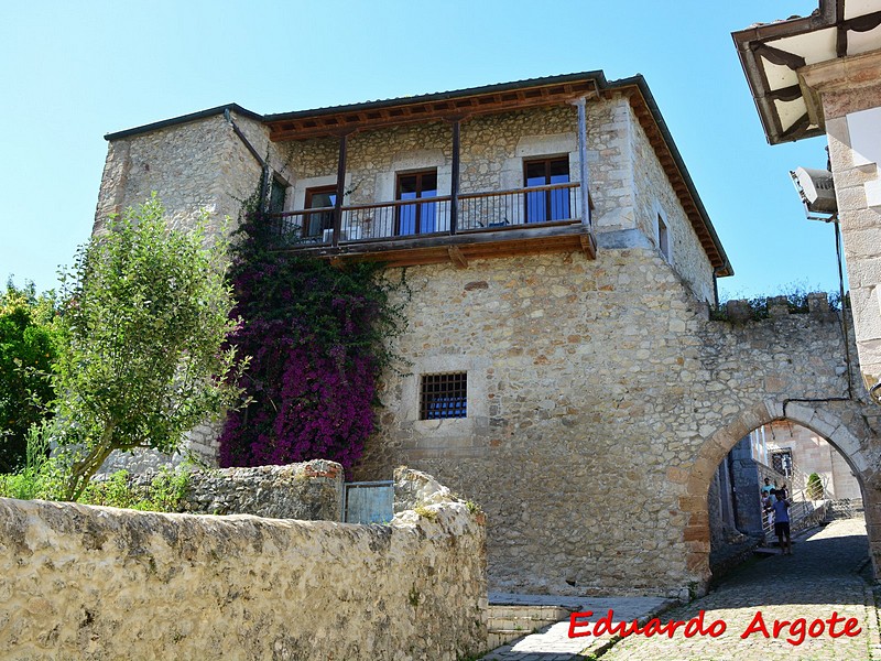 Muralla urbana de San Vicente de la Barquera