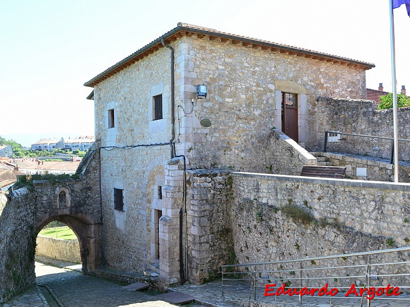 Muralla urbana de San Vicente de la Barquera