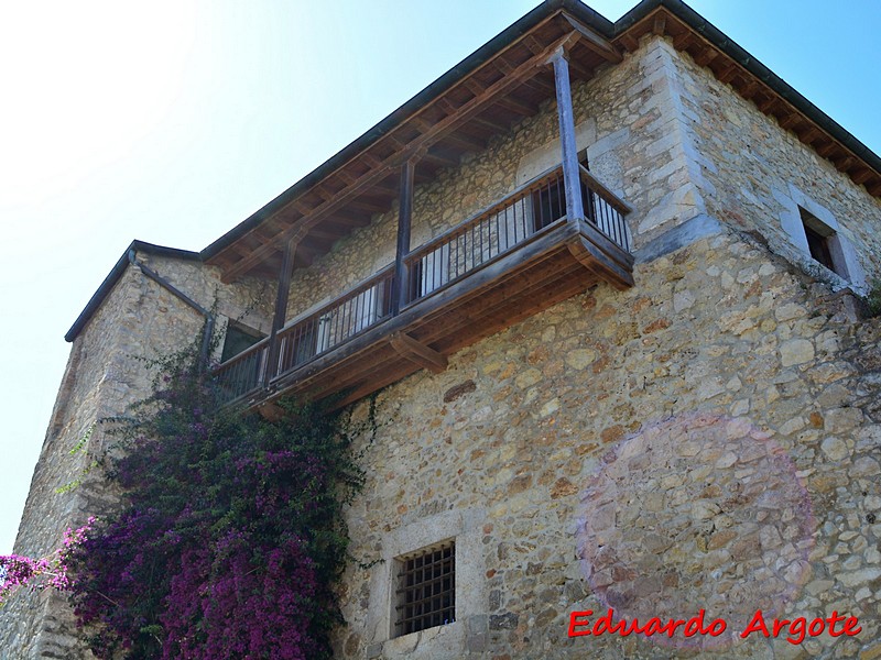 Muralla urbana de San Vicente de la Barquera