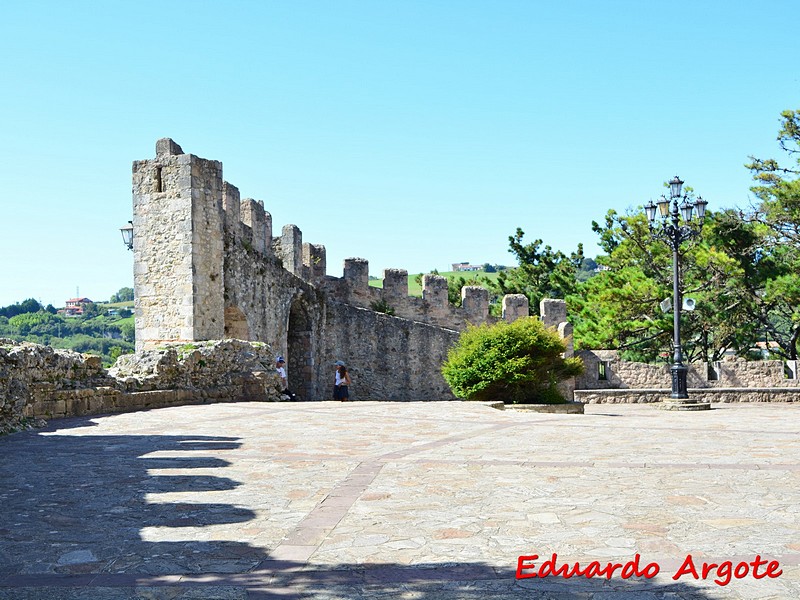 Muralla urbana de San Vicente de la Barquera