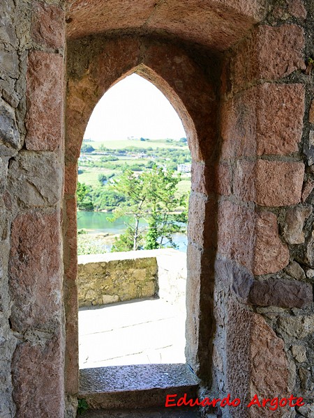 Muralla urbana de San Vicente de la Barquera