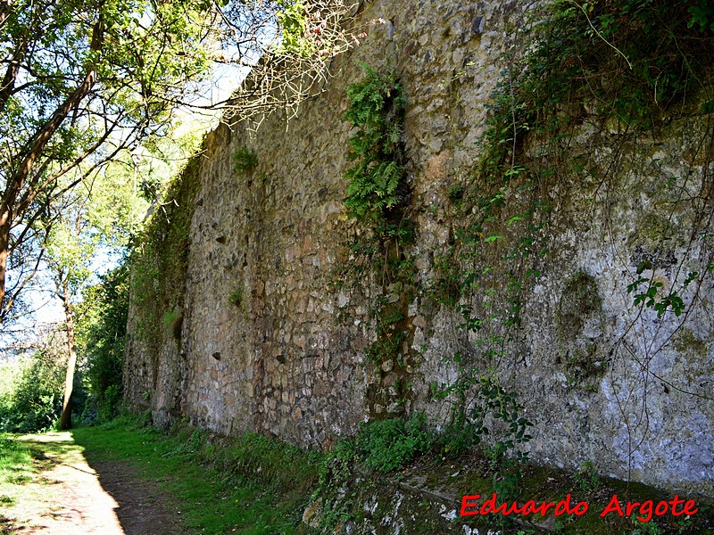 Muralla urbana de San Vicente de la Barquera