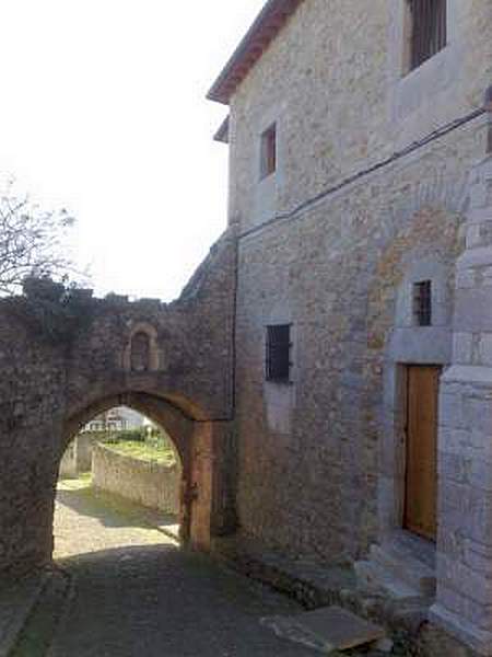 Muralla urbana de San Vicente de la Barquera