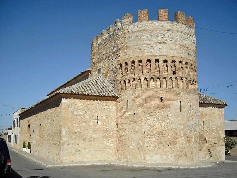 Iglesia fortificada de Santa María de las Angustias