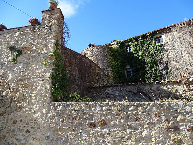 Muralla urbana de Capmany