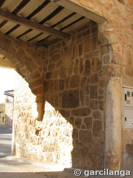 Puerta de la muralla de Zorita de los Canes