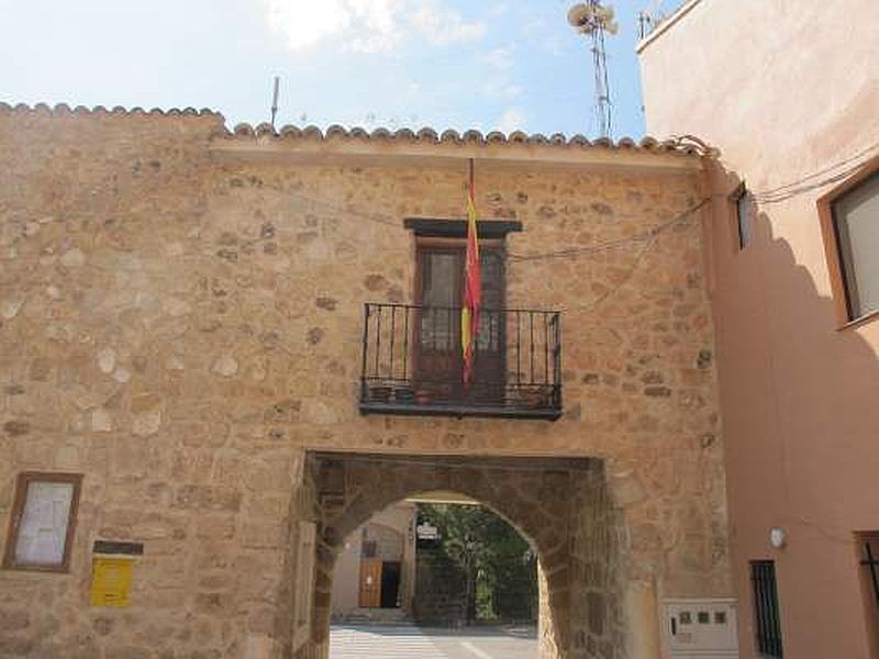 Puerta de la muralla de Zorita de los Canes