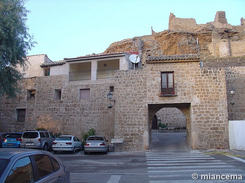 Puerta de la muralla de Zorita de los Canes