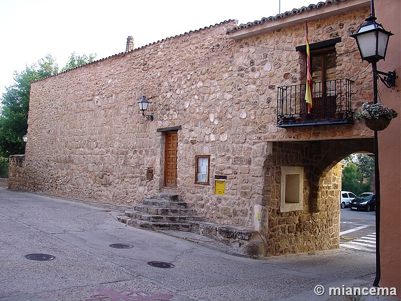 Puerta de la muralla de Zorita de los Canes