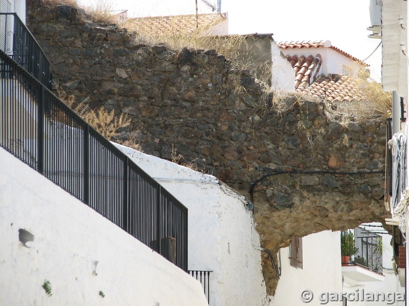 Muralla artillera de Aroche y torre de San Ginés