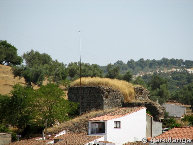 Muralla artillera de Aroche y torre de San Ginés