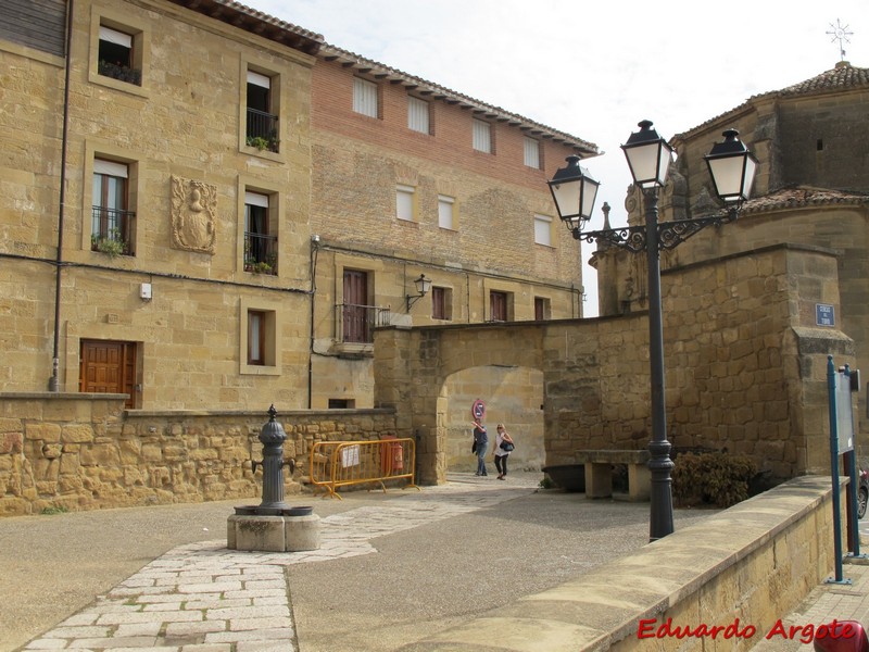 Muralla urbana de Briones