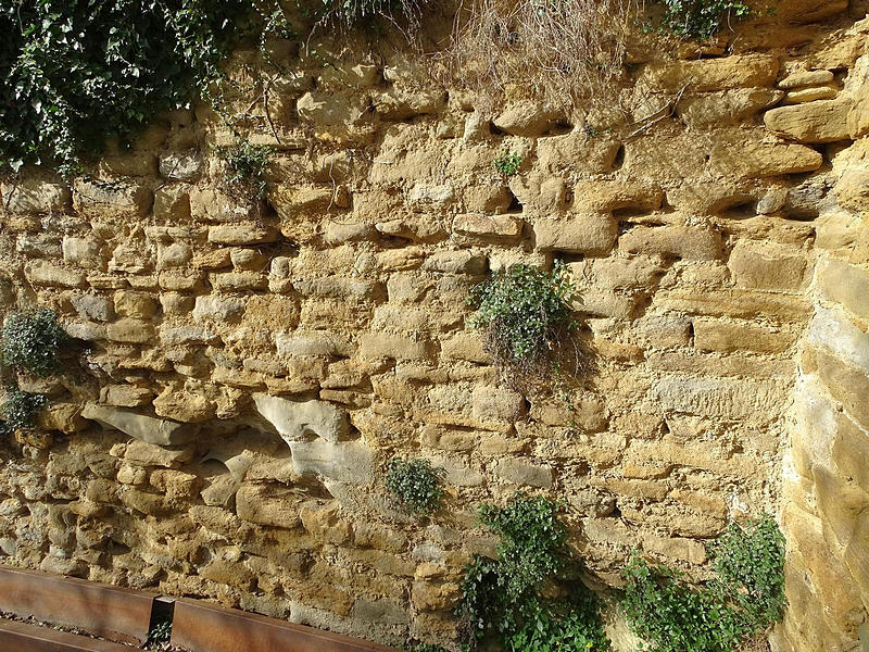 Muralla urbana de Àger