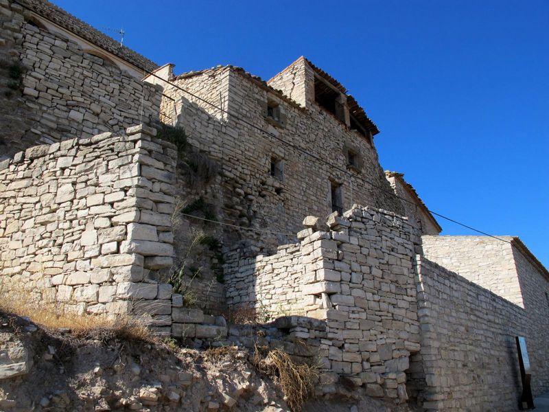 Muralla urbana de Montfalcó Murallat