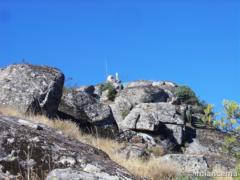 Recinto murado de Peña Muñana