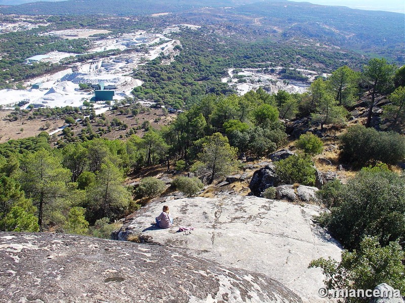 Recinto murado de Peña Muñana