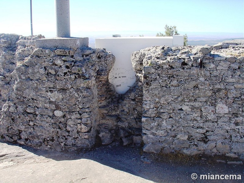 Recinto murado de Peña Muñana