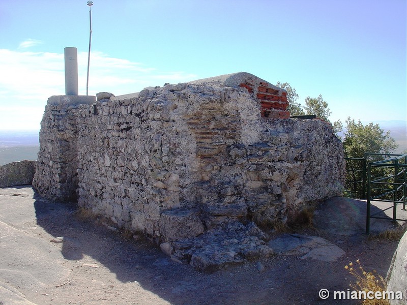 Recinto murado de Peña Muñana