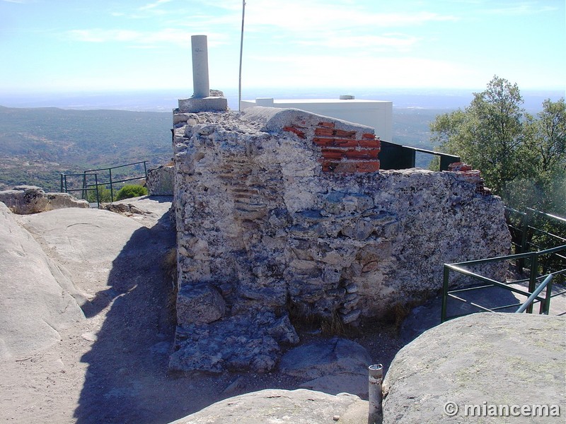 Recinto murado de Peña Muñana