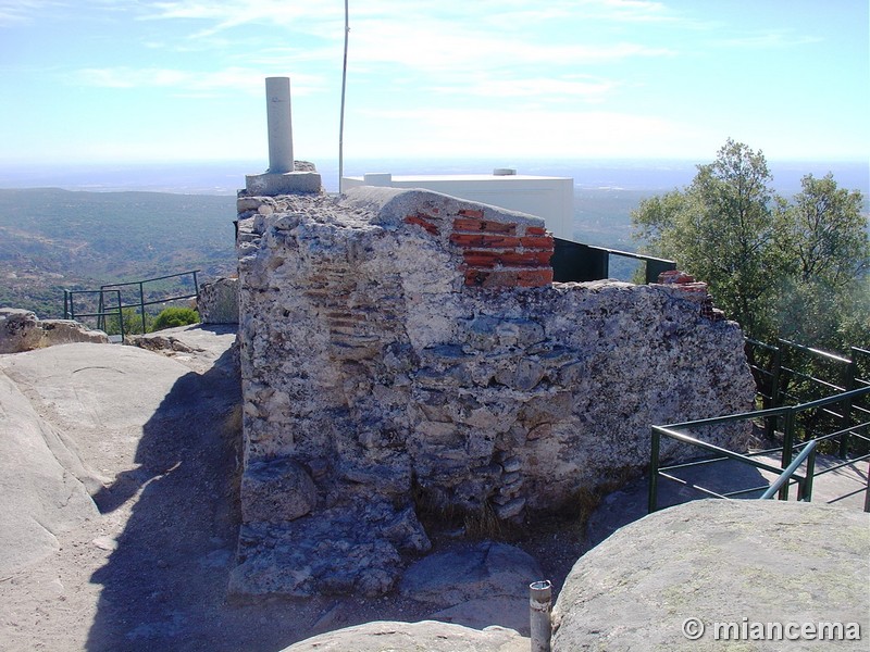 Recinto murado de Peña Muñana