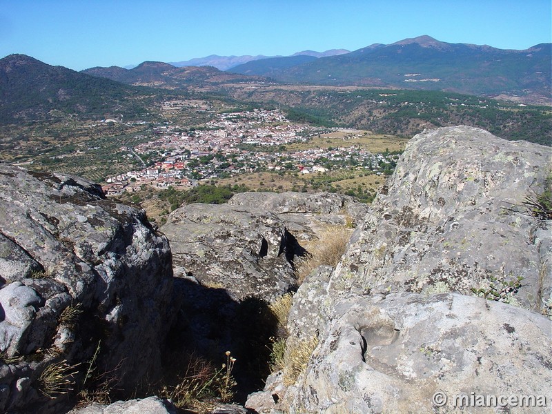 Recinto murado de Peña Muñana