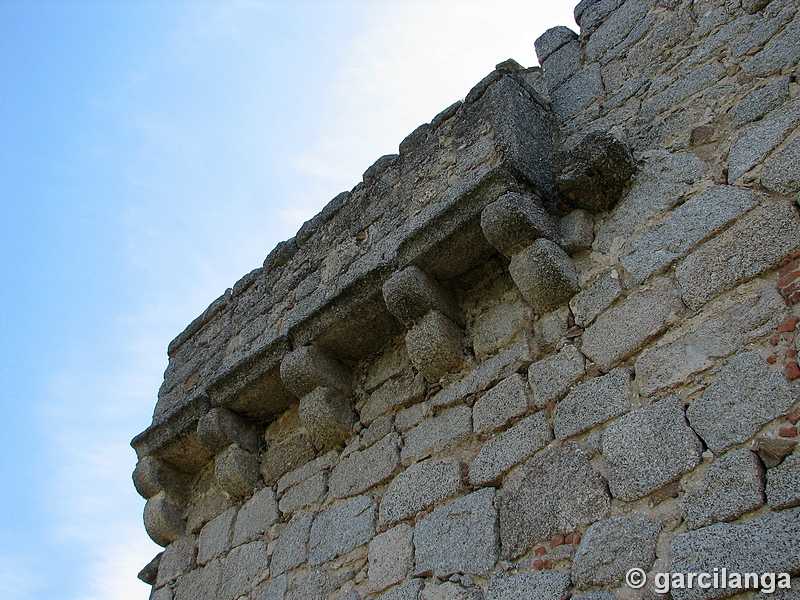 Iglesia fortificada de Navalquejigo