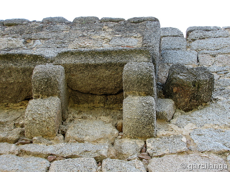 Iglesia fortificada de Navalquejigo