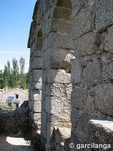 Iglesia fortificada de Navalquejigo