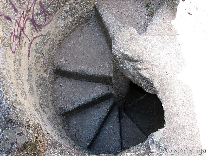 Iglesia fortificada de Navalquejigo