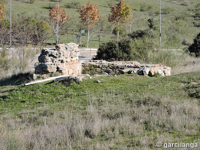 Búnkers y trincheras de la calle Acanto