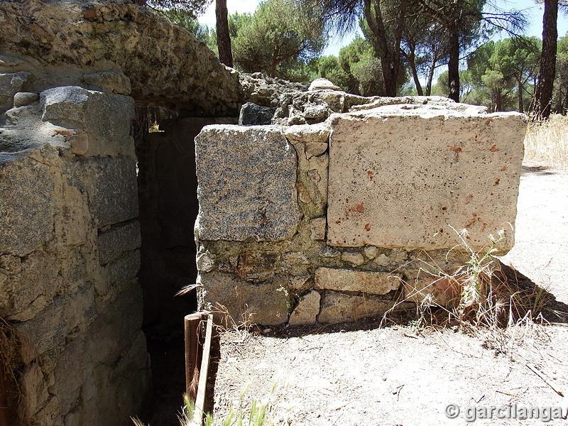 Búnkers de la Dehesa de Navalcarbón