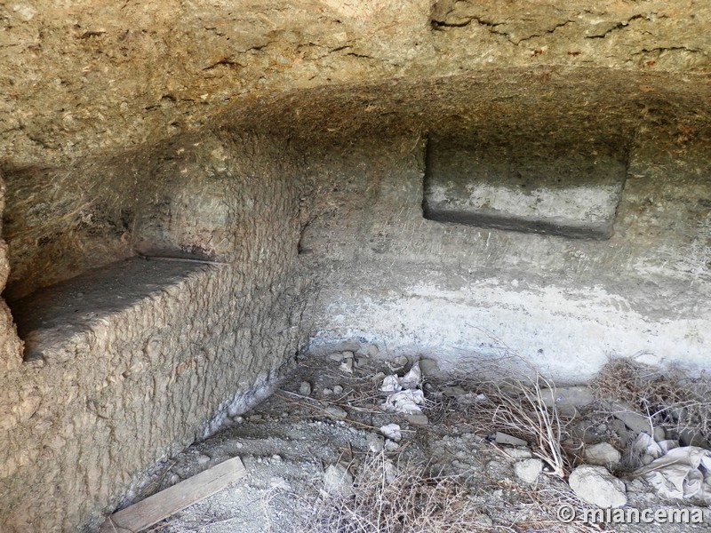 Bunker Hexagonal, trincheras y refugios