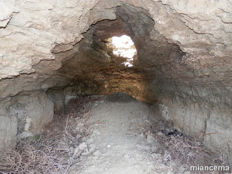 Bunker Hexagonal, trincheras y refugios