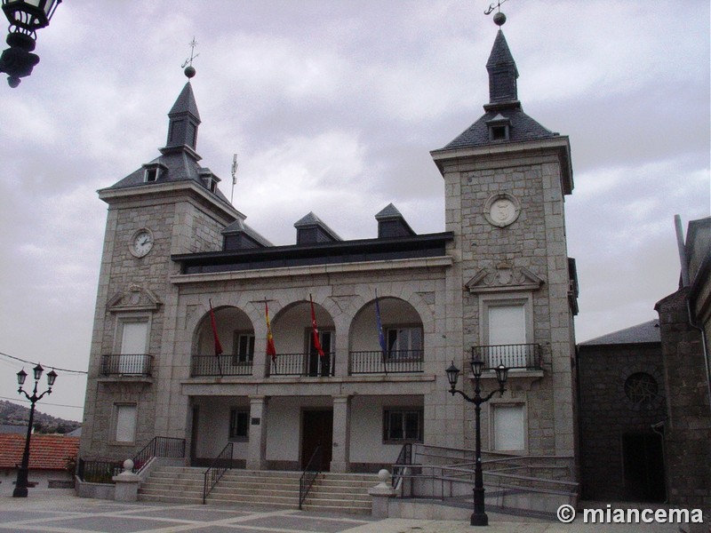 Iglesia fortificada de Santa María de la Asunción