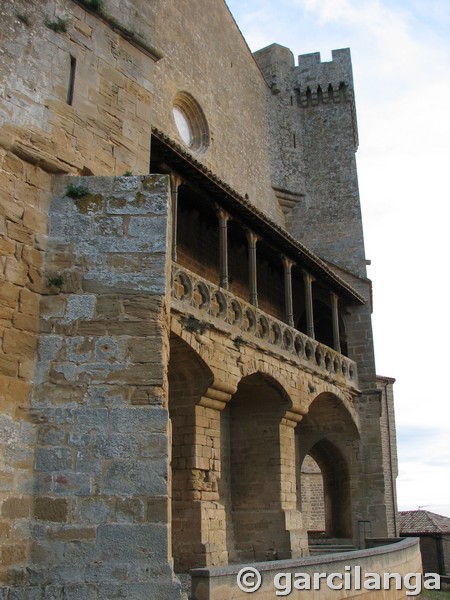 Basílica fortificada de Santa María la Real