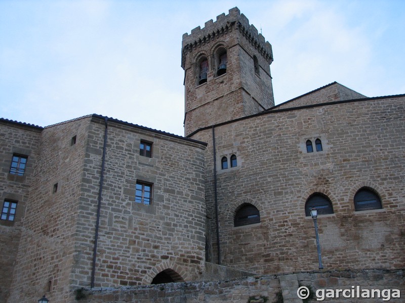 Basílica fortificada de Santa María la Real