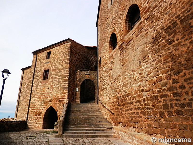 Basílica fortificada de Santa María la Real