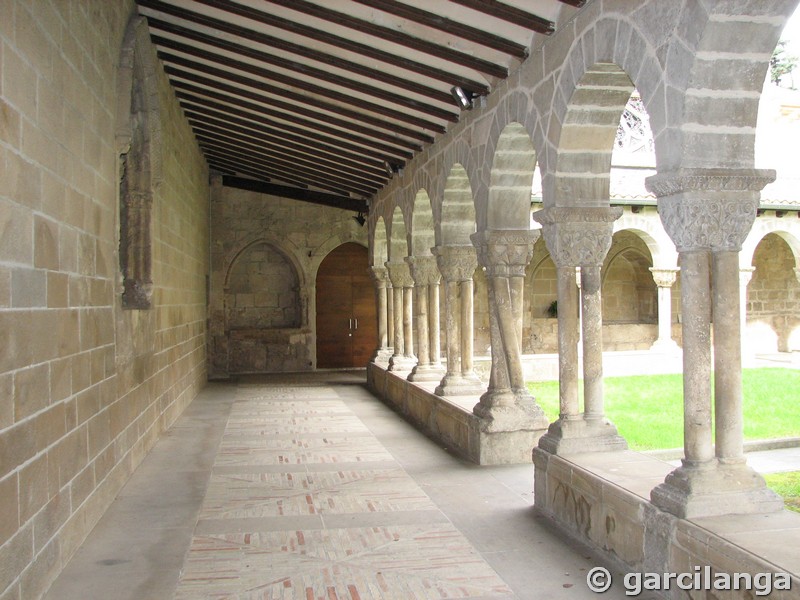 Iglesia fortificada de San Pedro de la Rúa