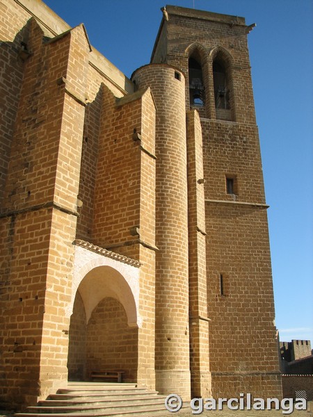 Iglesia fortificada de San Saturnino