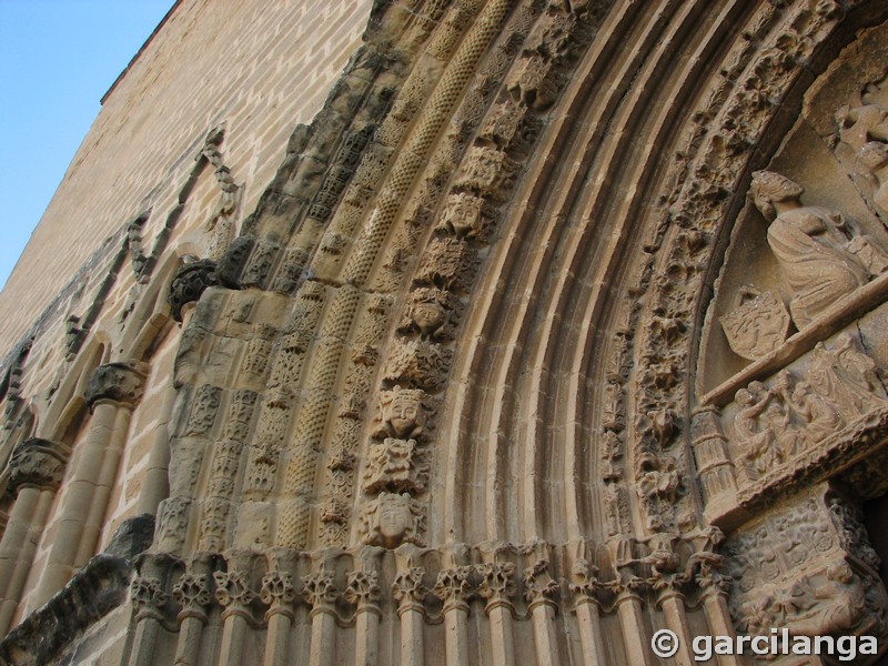 Iglesia fortificada de San Saturnino